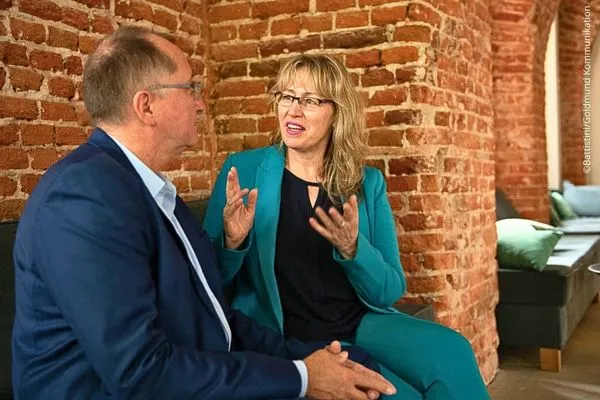 Carola Battistini-Goldmund und Ronald Battistini im Gespräch, Feature-Foto Beratung, ©Angela Regenbrecht